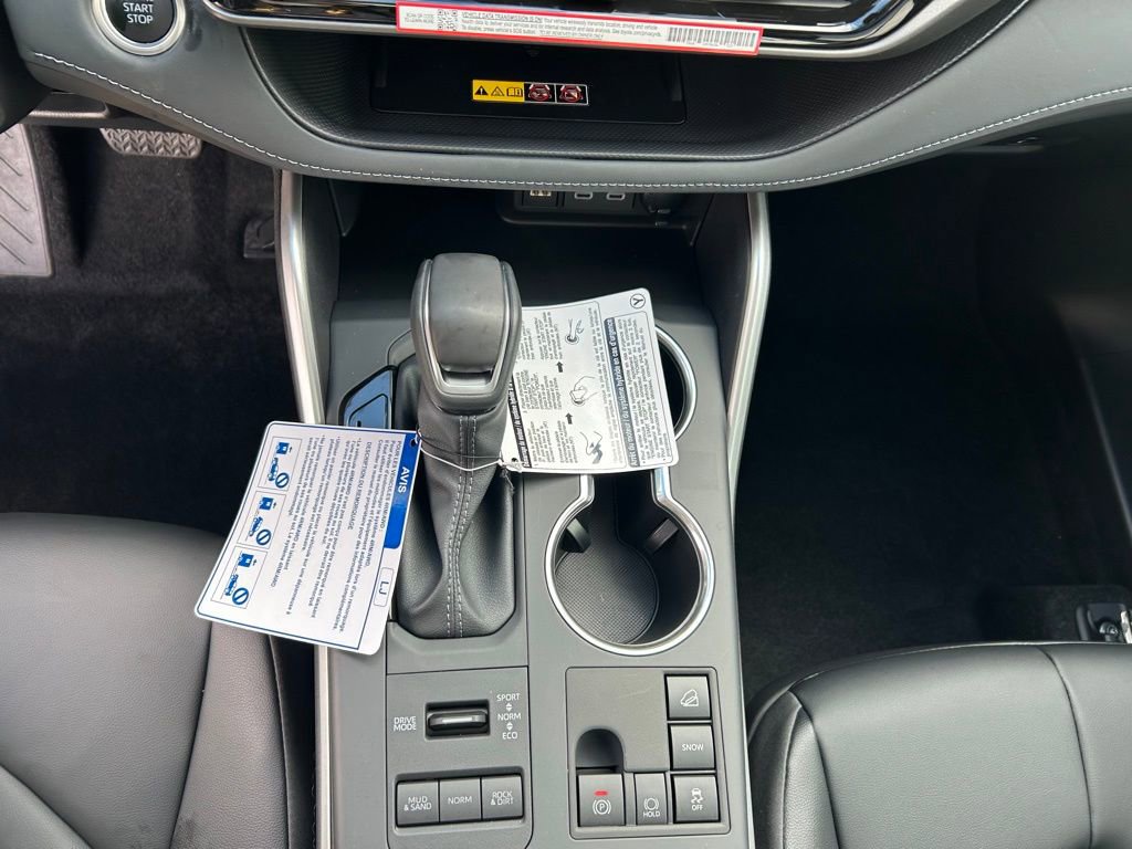 Used 2026 Toyota Highlander XLE image 19