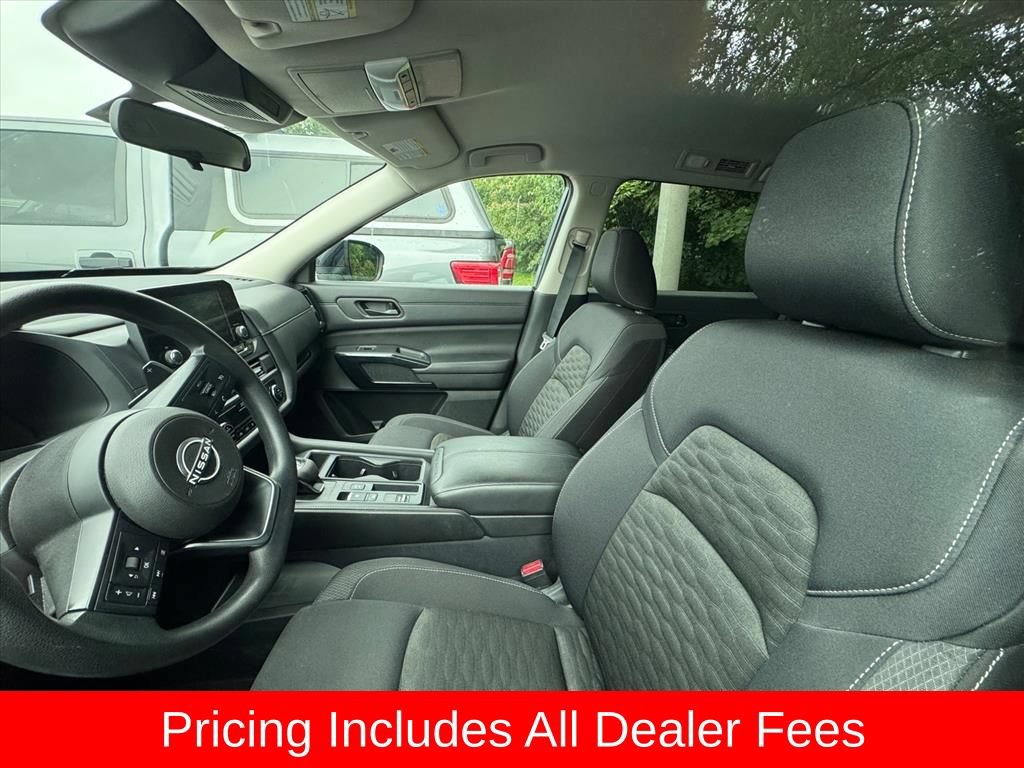 Used 2024 Nissan Pathfinder S FWD image 8