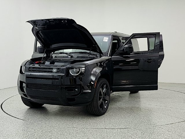 New 2026 Land Rover Defender 130 X-Dynamic SE AWD/4WD image 9