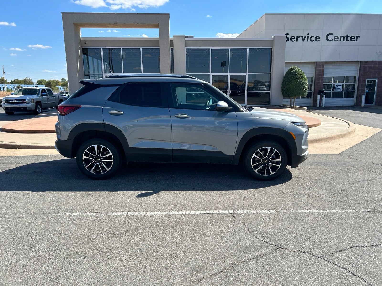 Used 2025 Chevrolet TrailBlazer LT AWD/4WD image 4