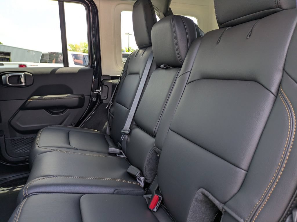 New 2026 Jeep Wrangler Unlimited Sahara AWD/4WD image 15