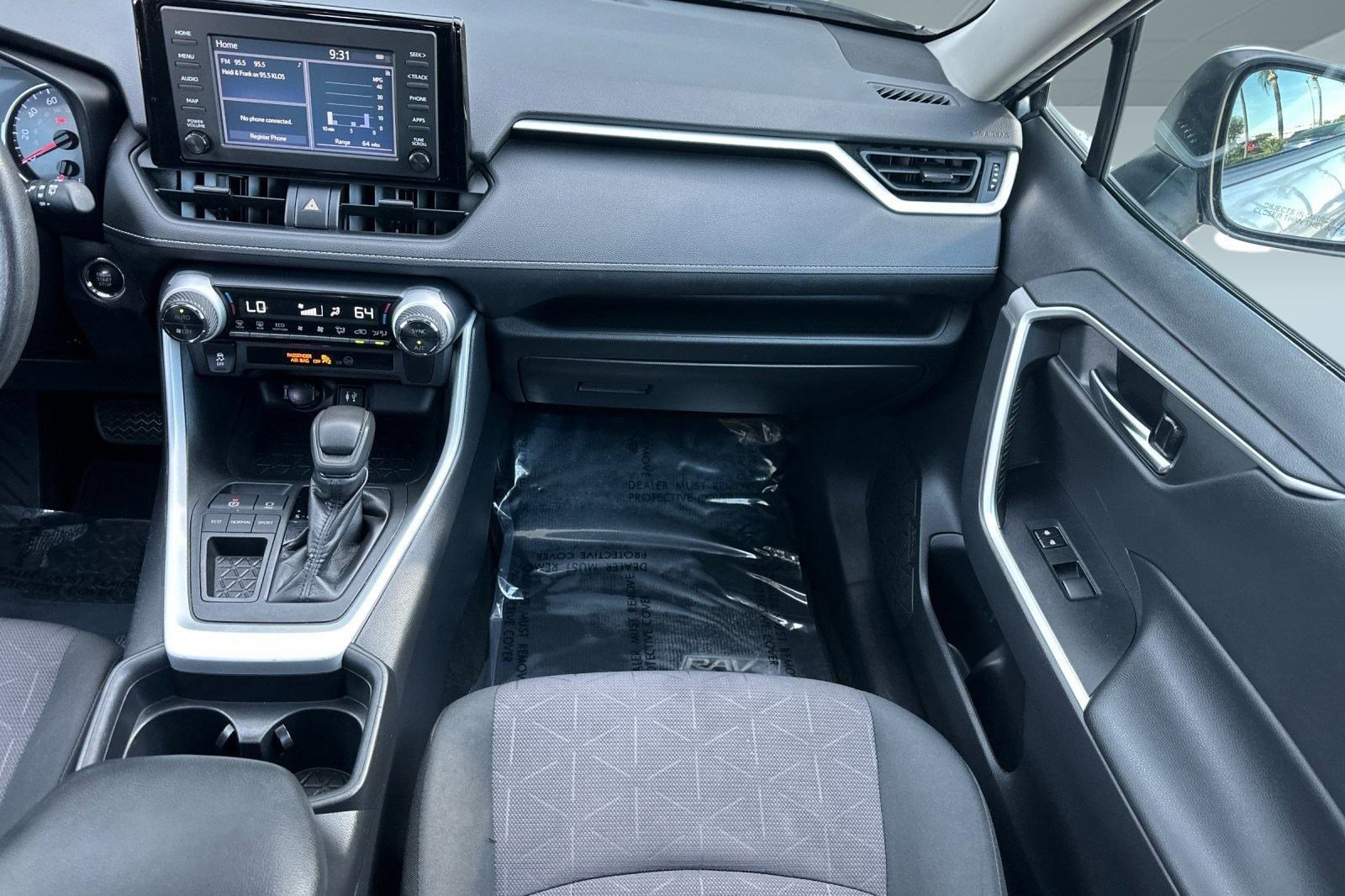 Used 2019 Toyota RAV4 XLE w/ Carpet Mat Package image 27