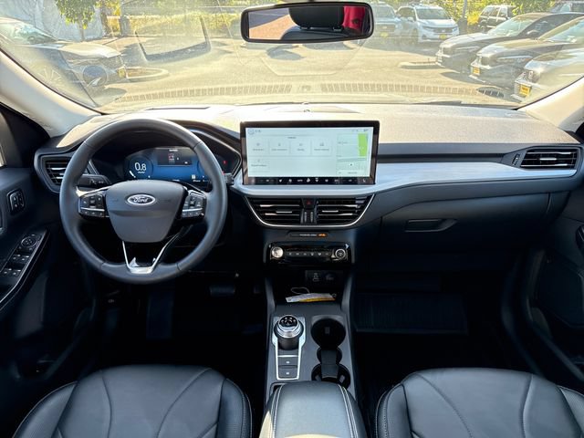 Used 2025 Ford Escape Platinum w/ Premium Technology Package AWD/4WD image 26