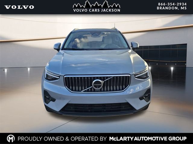 Used 2024 Volvo XC40 B5 Ultimate image 2