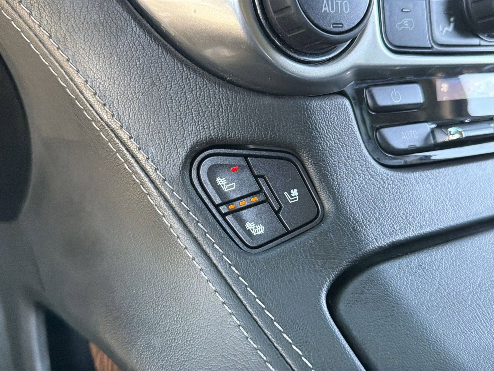 Used 2019 Chevrolet Tahoe Premier AWD/4WD image 35