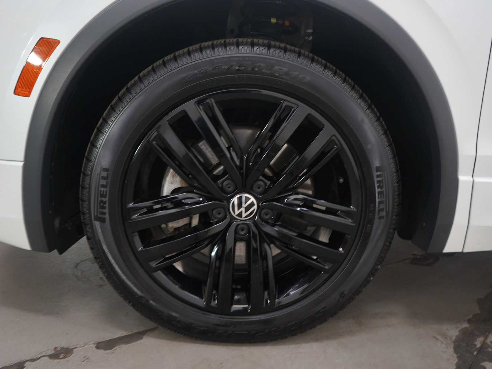 Used 2022 Volkswagen Tiguan SE R-Line image 25