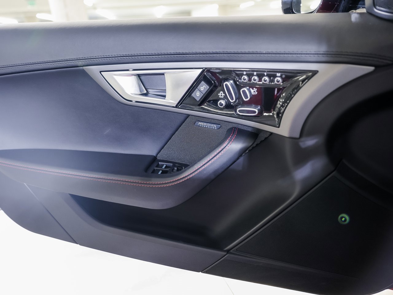 Used 2017 Jaguar F-TYPE S image 23