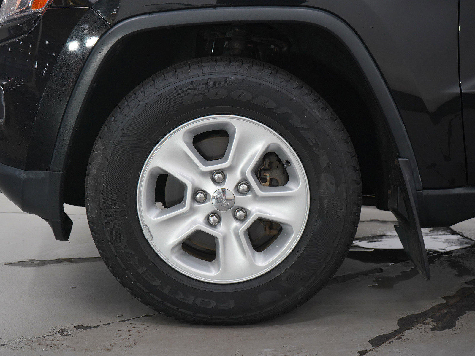 Used 2014 Jeep Grand Cherokee Laredo AWD/4WD image 27