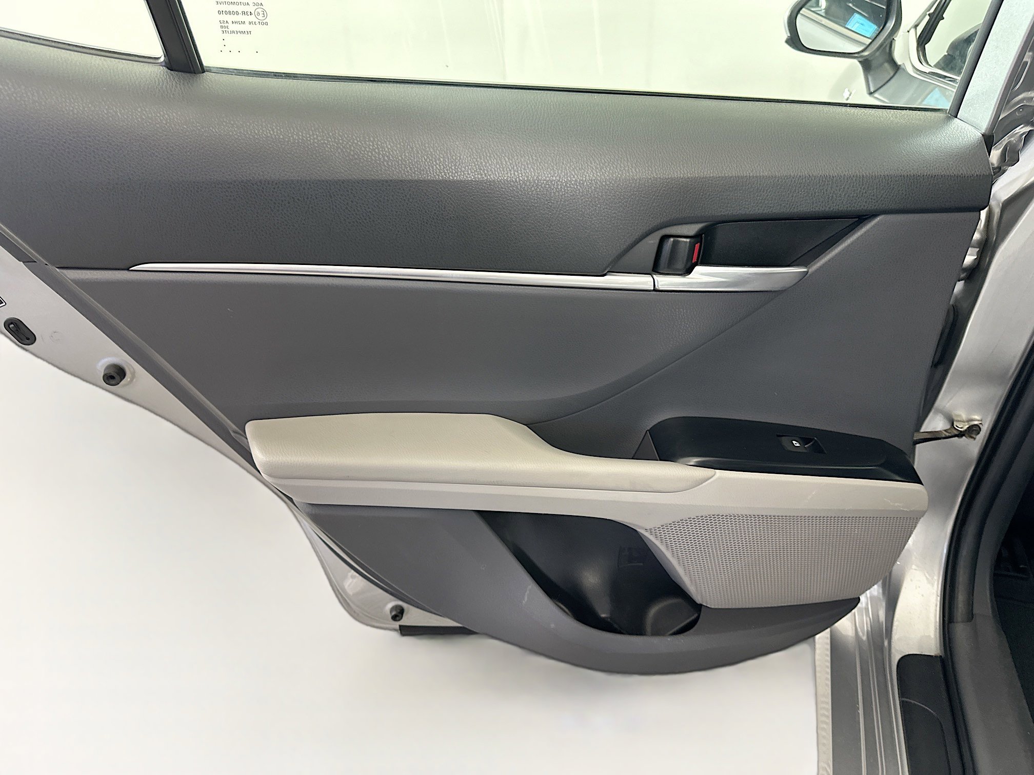 Used 2019 Toyota Camry LE image 25