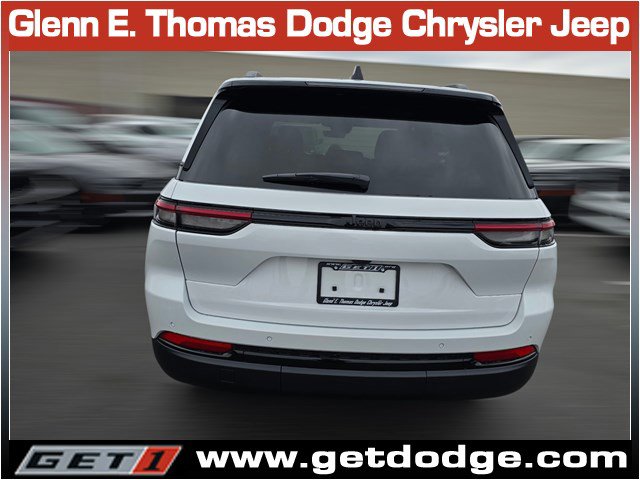New 2025 Jeep Grand Cherokee Altitude image 5