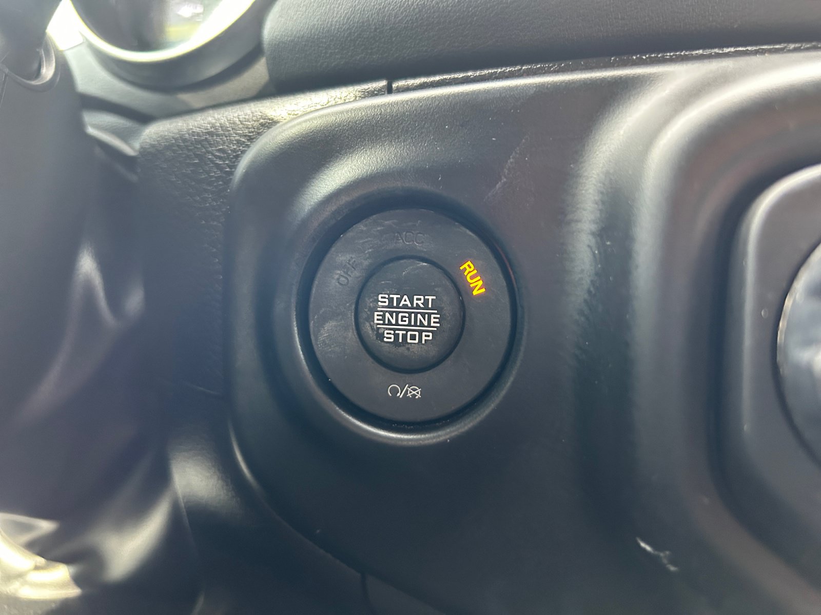 Used 2023 Jeep Wrangler Unlimited Sahara w/ Cold Weather Group AWD/4WD image 29
