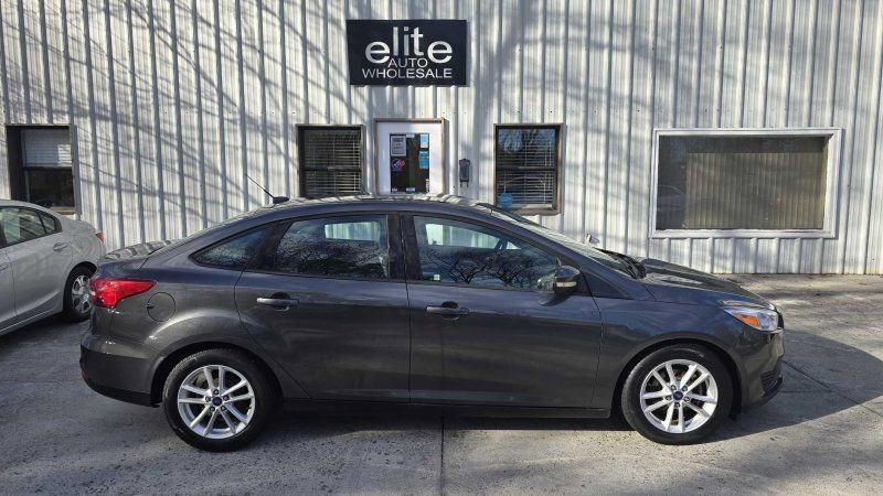 Used 2017 Ford Focus SE w/ Interior Protection Package image 6