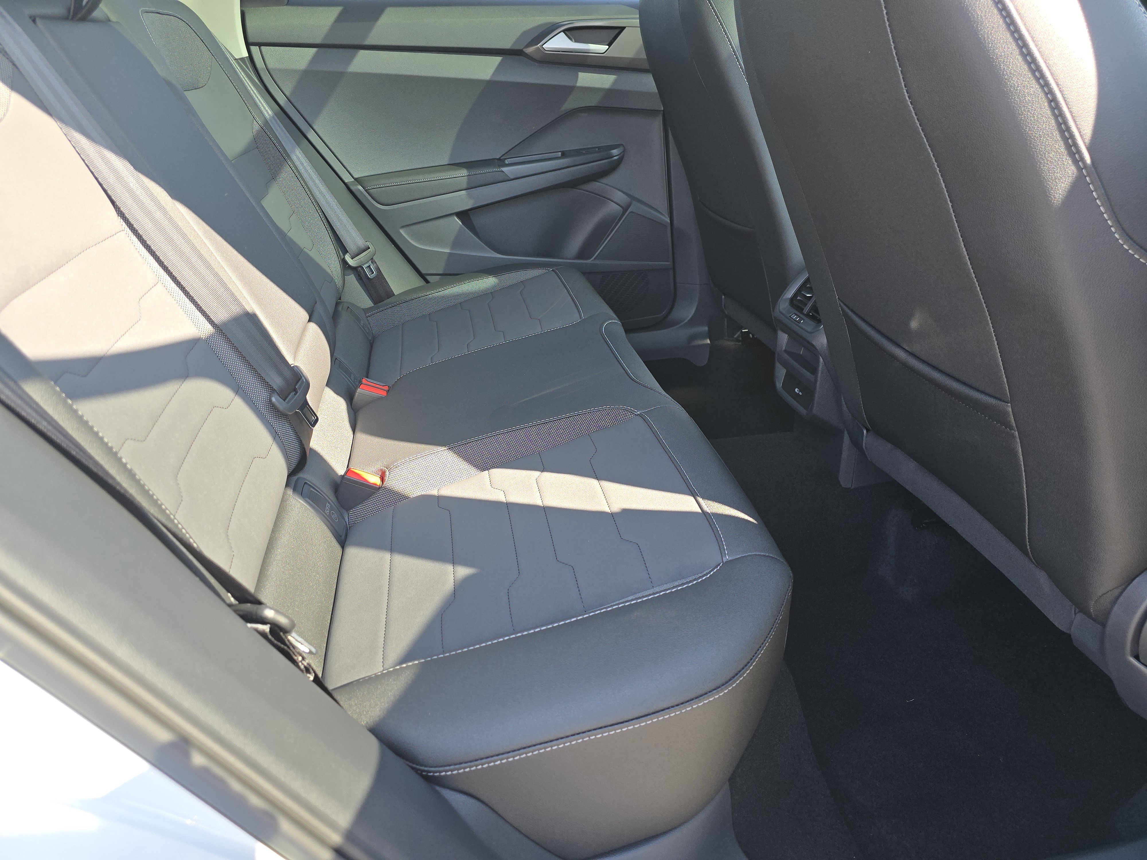 New 2025 Volkswagen Taos SE image 18