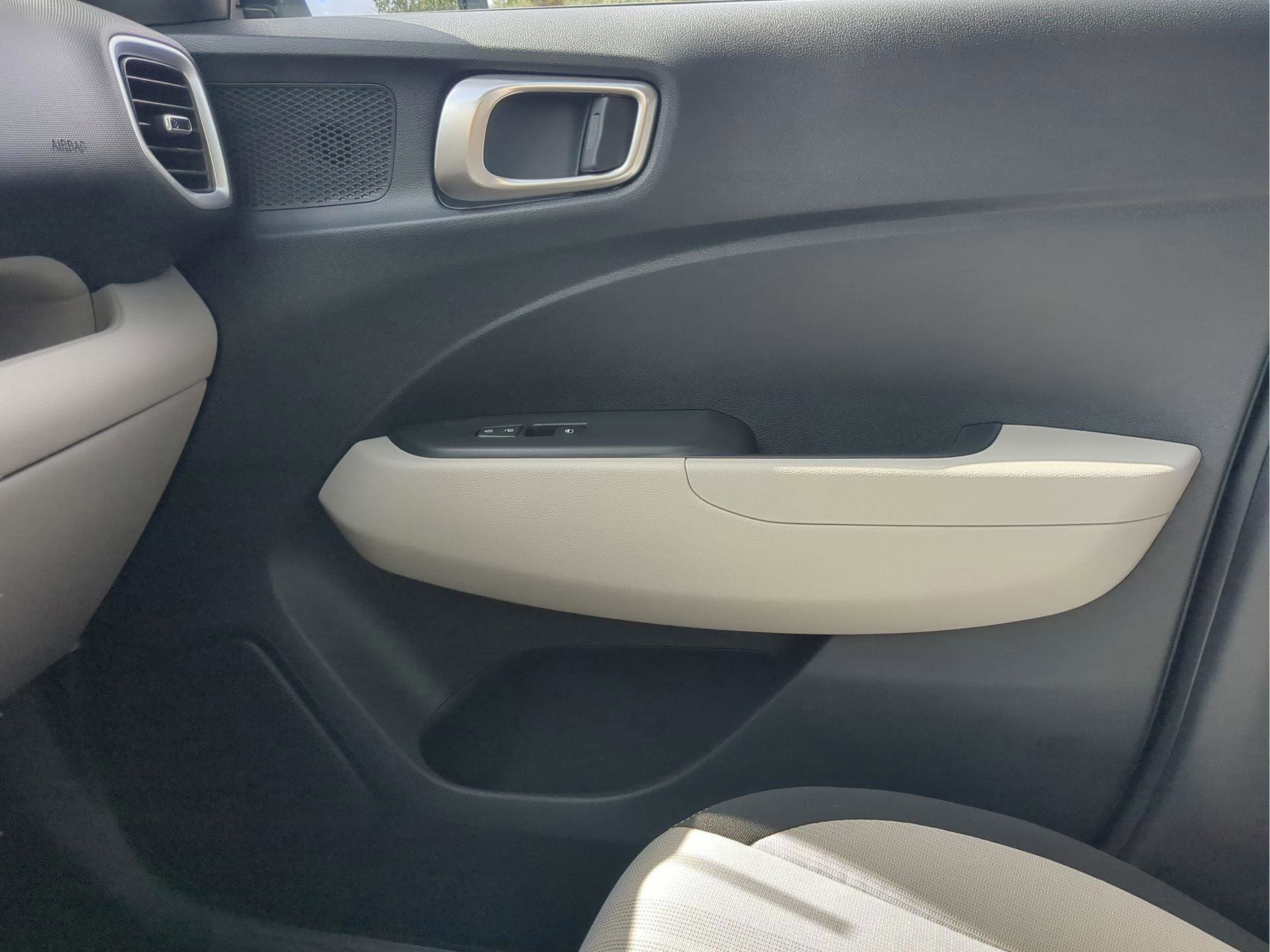 New 2026 Hyundai Venue SEL FWD image 28