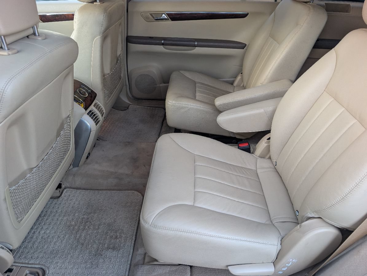 Used 2006 Mercedes-Benz R 350 4MATIC w/ Trim Pkg image 19