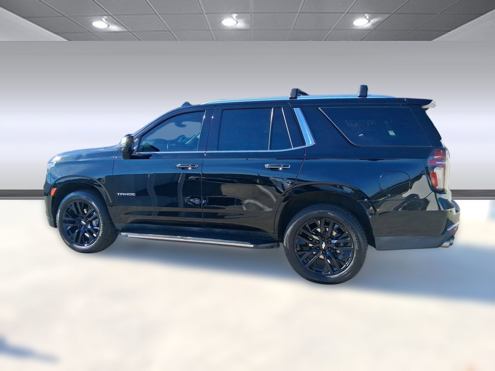 Used 2021 Chevrolet Tahoe Premier w/ Premium Package image 2