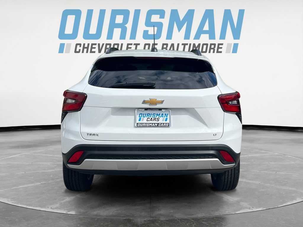Used 2024 Chevrolet Trax LT w/ LT Convenience Package FWD image 5
