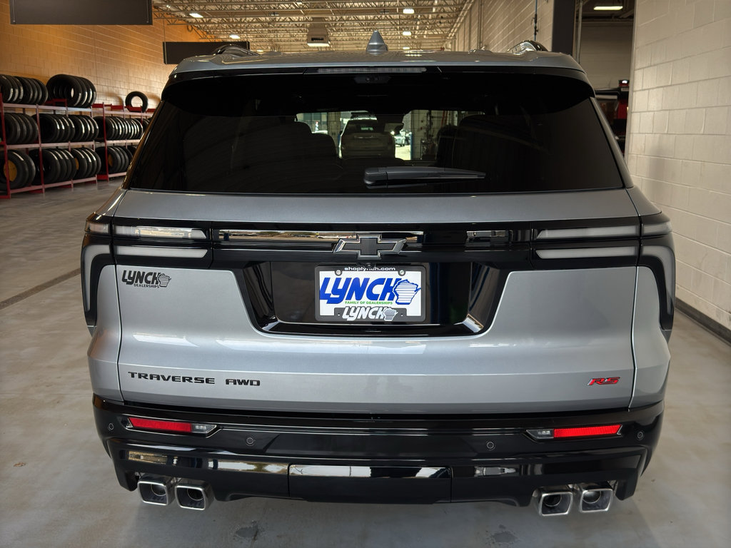 Used 2025 Chevrolet Traverse RS image 4