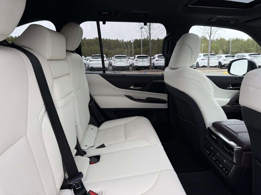Used 2024 Lexus LX 600 4WD w/ Appearance Package image 17