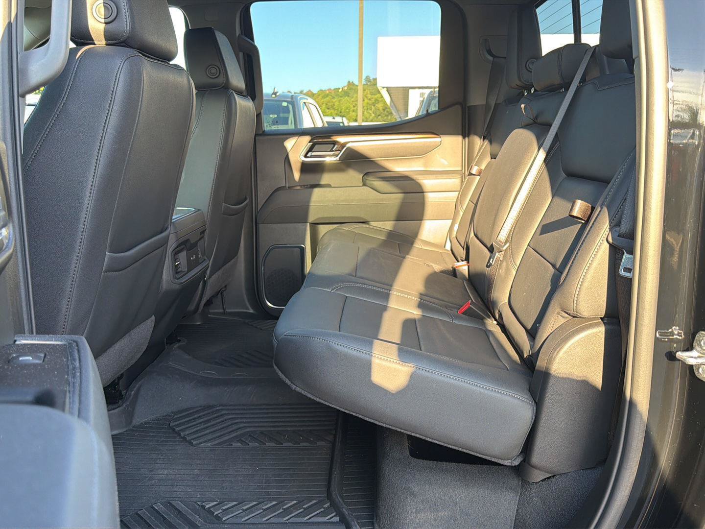 Used 2026 Chevrolet Silverado 1500 LT Trail Boss w/ LT Trail Boss Premium Package AWD/4WD image 17