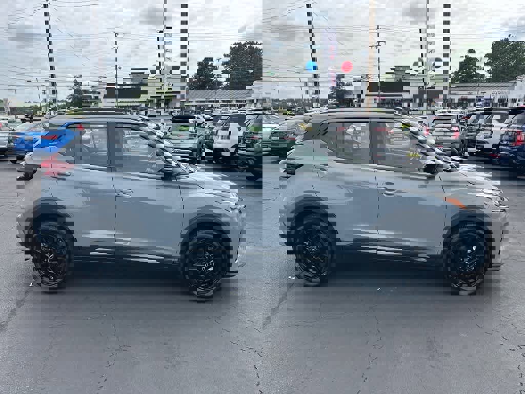 Used 2024 Nissan Kicks SR image 2