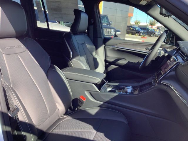 New 2025 Jeep Grand Cherokee Overland w/ Luxury Tech Group IV image 36