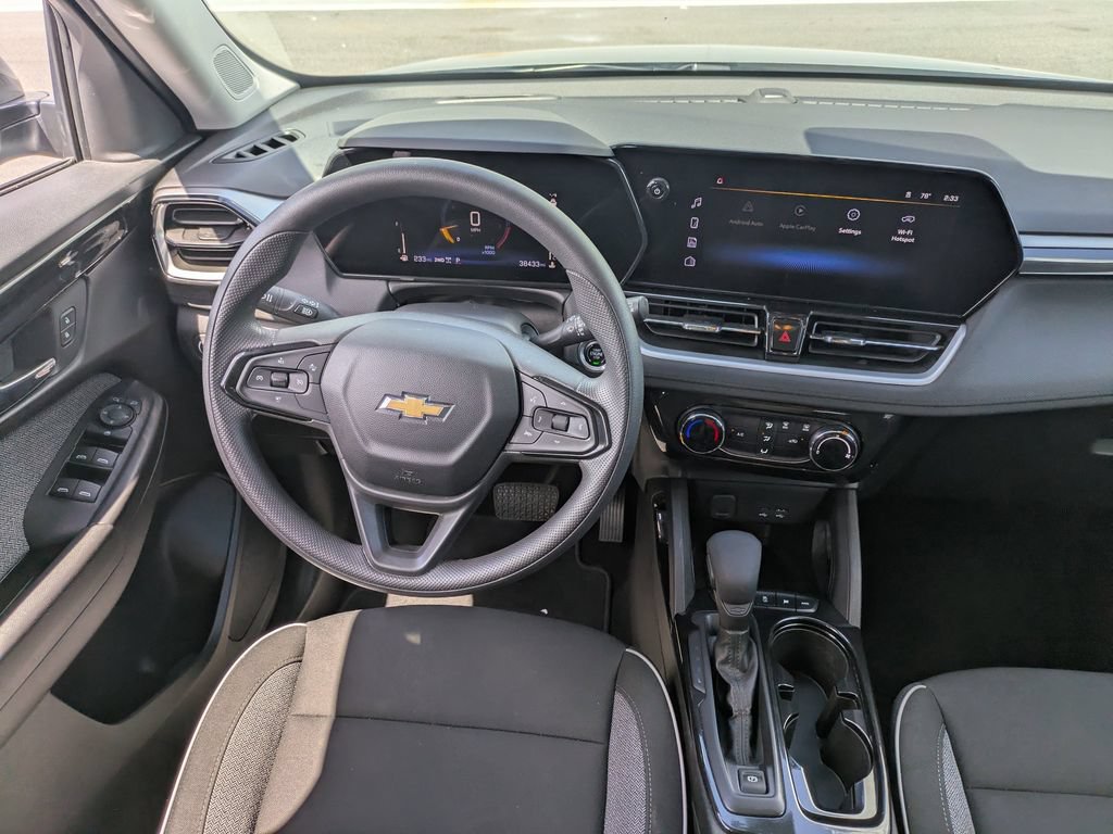 Used 2025 Chevrolet TrailBlazer LT AWD/4WD image 15