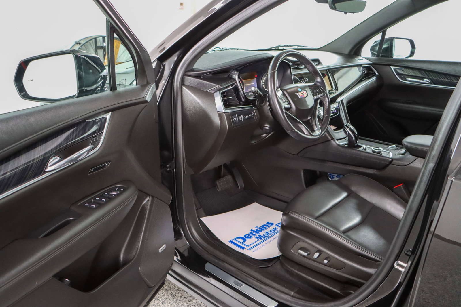 Used 2022 Cadillac XT6 Premium Luxury image 3