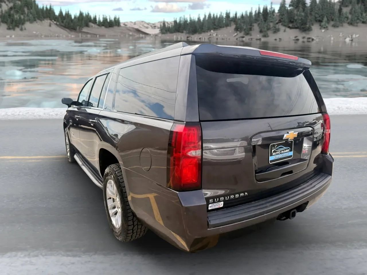 Used 2017 Chevrolet Suburban LT AWD/4WD image 5