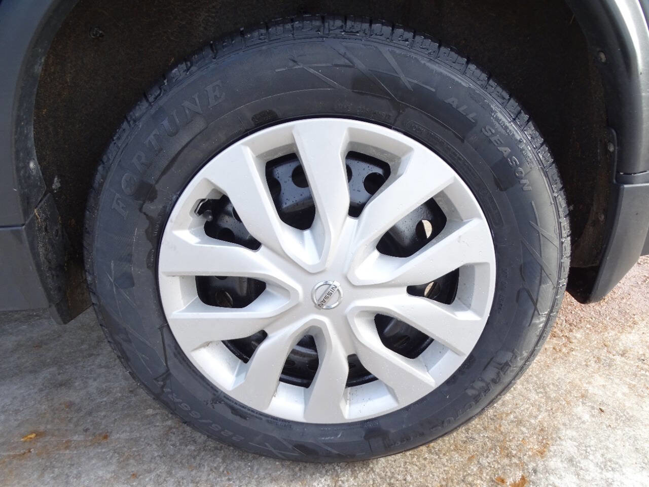 Used 2018 Nissan Rogue S image 35