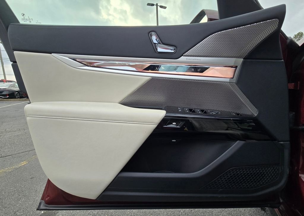 Used 2023 BMW i7 xDrive60 image 15