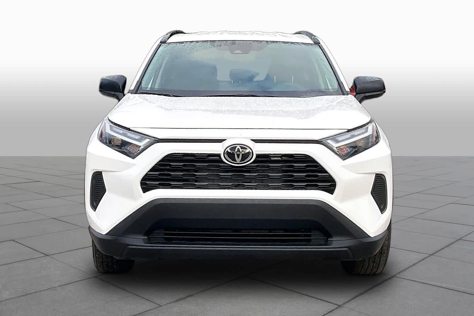 Used 2025 Toyota RAV4 LE AWD/4WD image 4