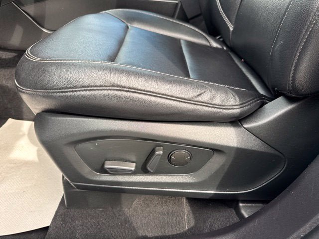 Used 2020 Ford Explorer XLT w/ Equipment Group 202A AWD/4WD image 11