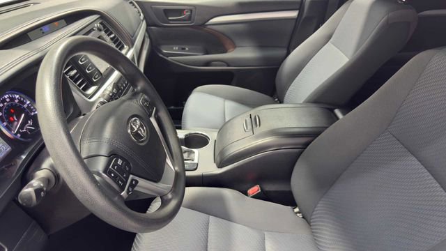 Used 2015 Toyota Highlander LE FWD image 22