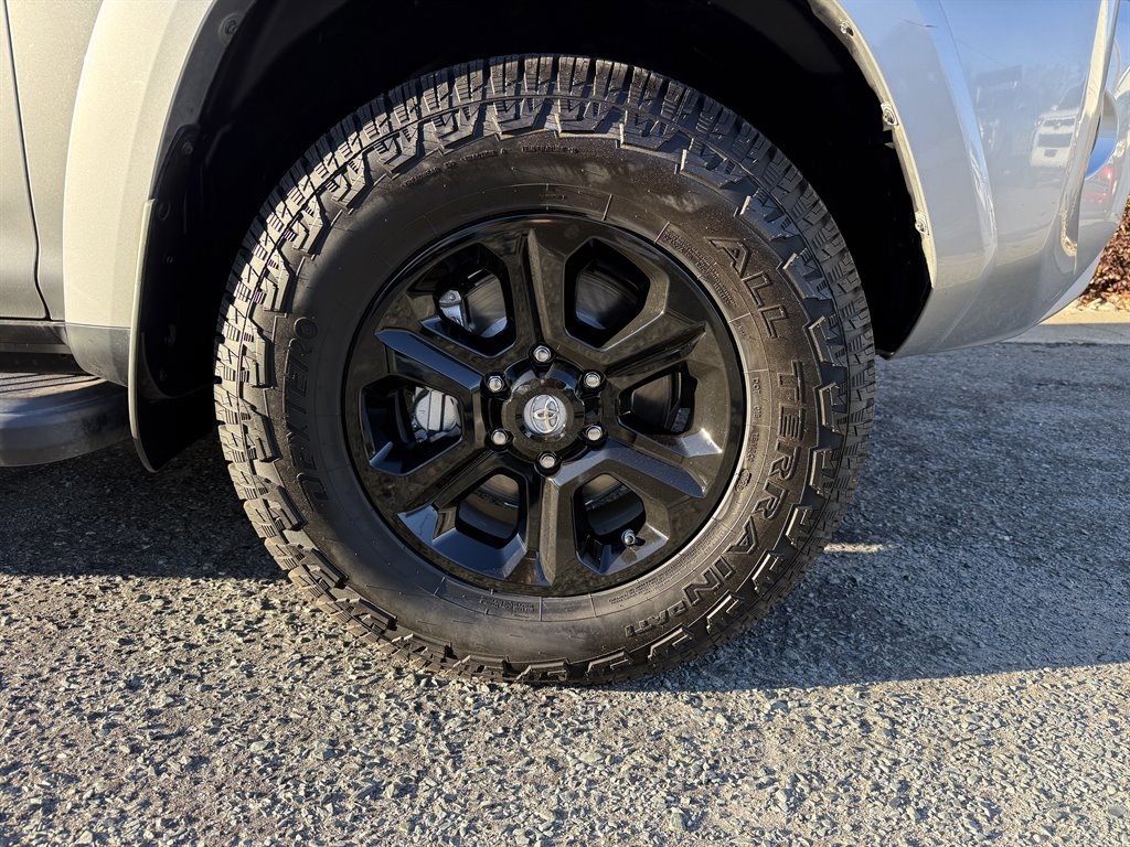 Used 2018 Toyota 4Runner SR5 Premium image 8