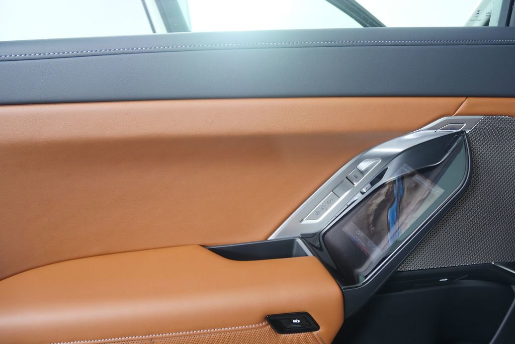 Certified 2025 BMW 740i image 14