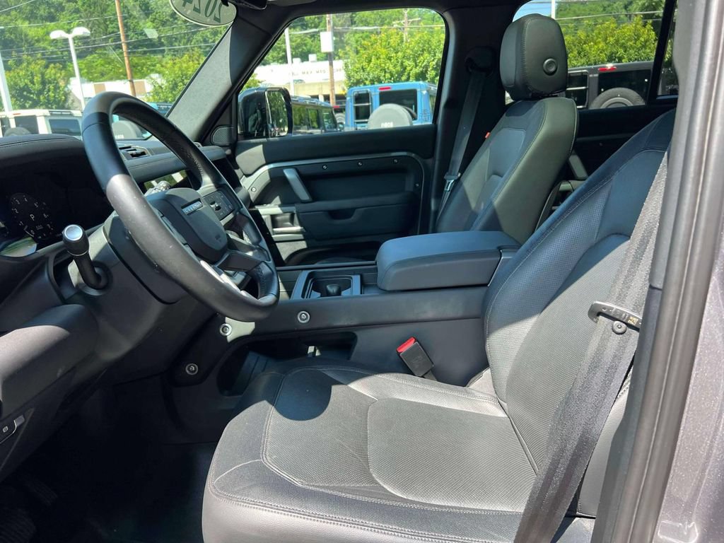 Used 2024 Land Rover Defender 110 X-Dynamic SE AWD/4WD image 15