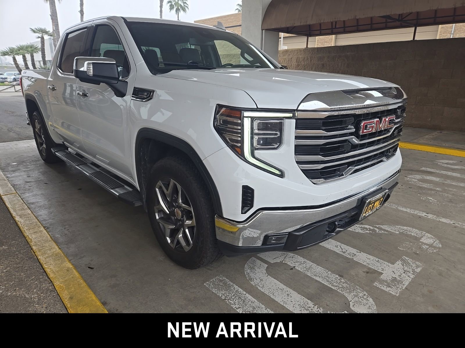Used 2023 GMC Sierra 1500 SLT w/ SLT Premium Package image 3