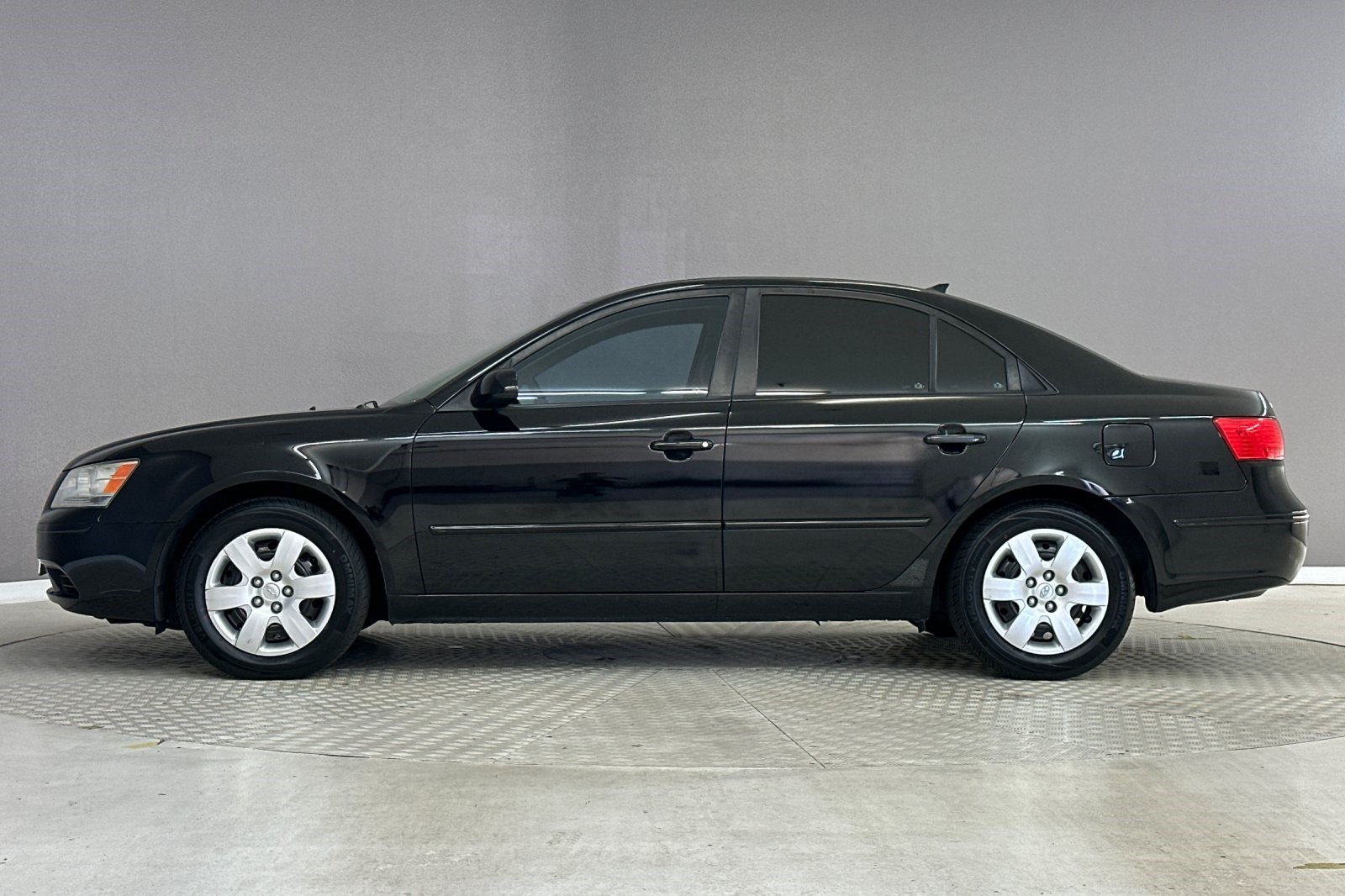 Used 2009 Hyundai Sonata GLS FWD image 2