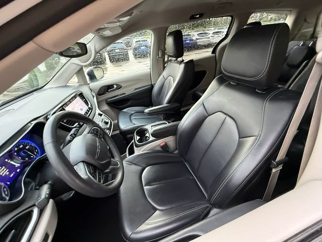 Used 2023 Chrysler Pacifica Touring-L FWD image 4