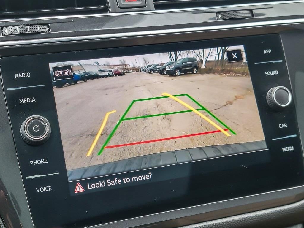 Used 2022 Volkswagen Tiguan SE R-Line image 17