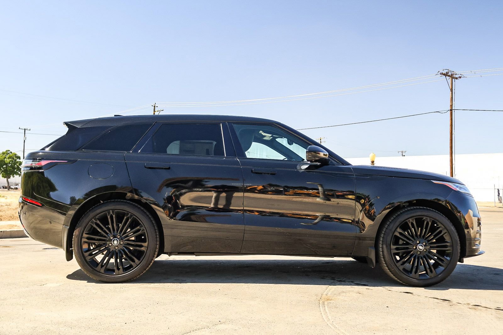 New 2026 Land Rover Range Rover Velar Dynamic SE image 4