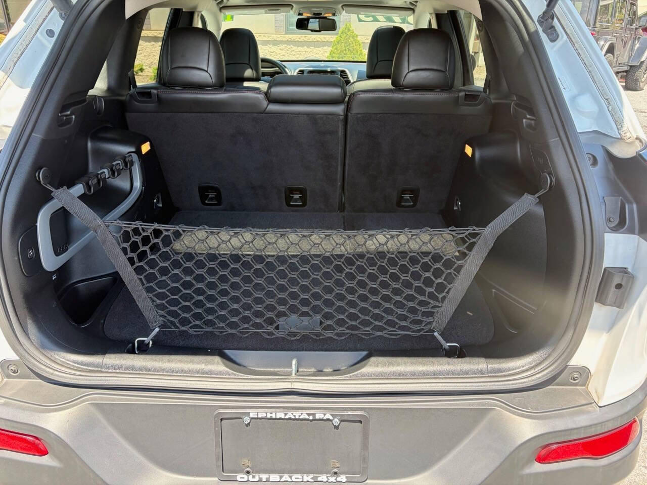 Used 2016 Jeep Cherokee Trailhawk w/ Comfort/Convenience Group AWD/4WD image 16