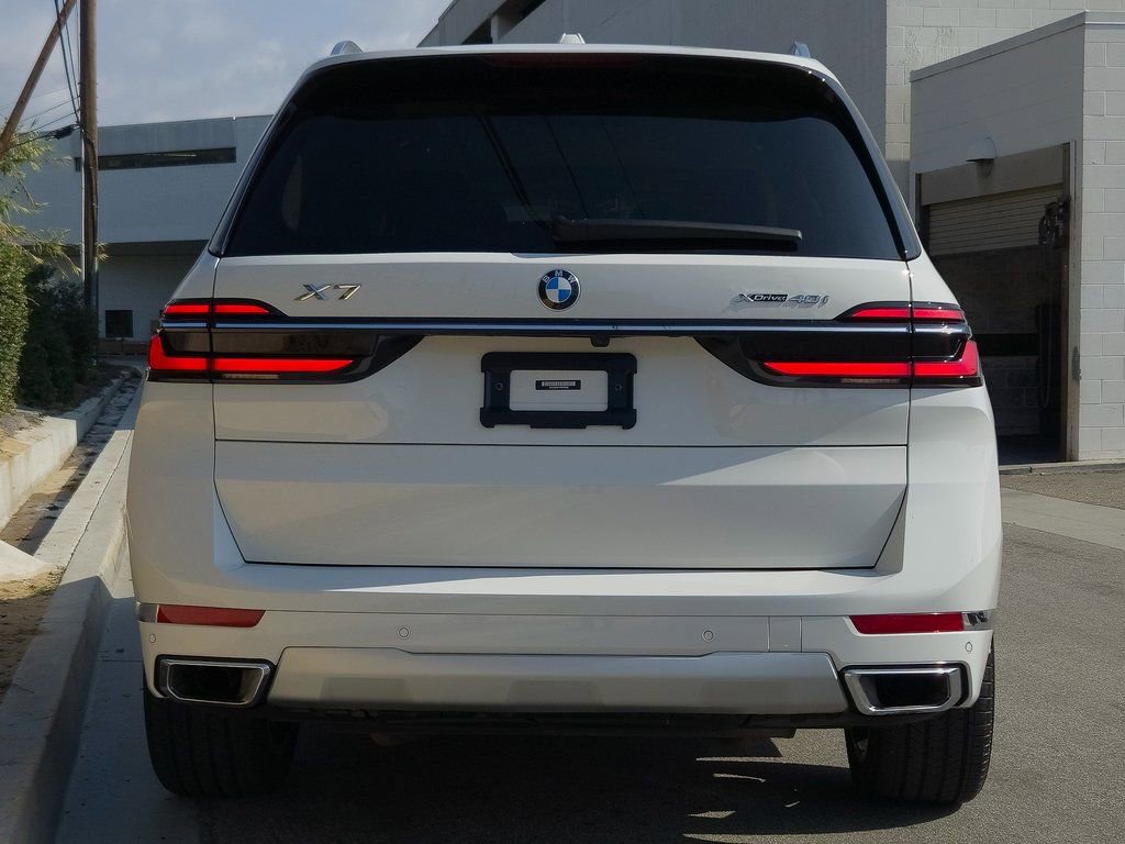 Used 2023 BMW X7 xDrive40i w/ Climate Comfort Package image 6