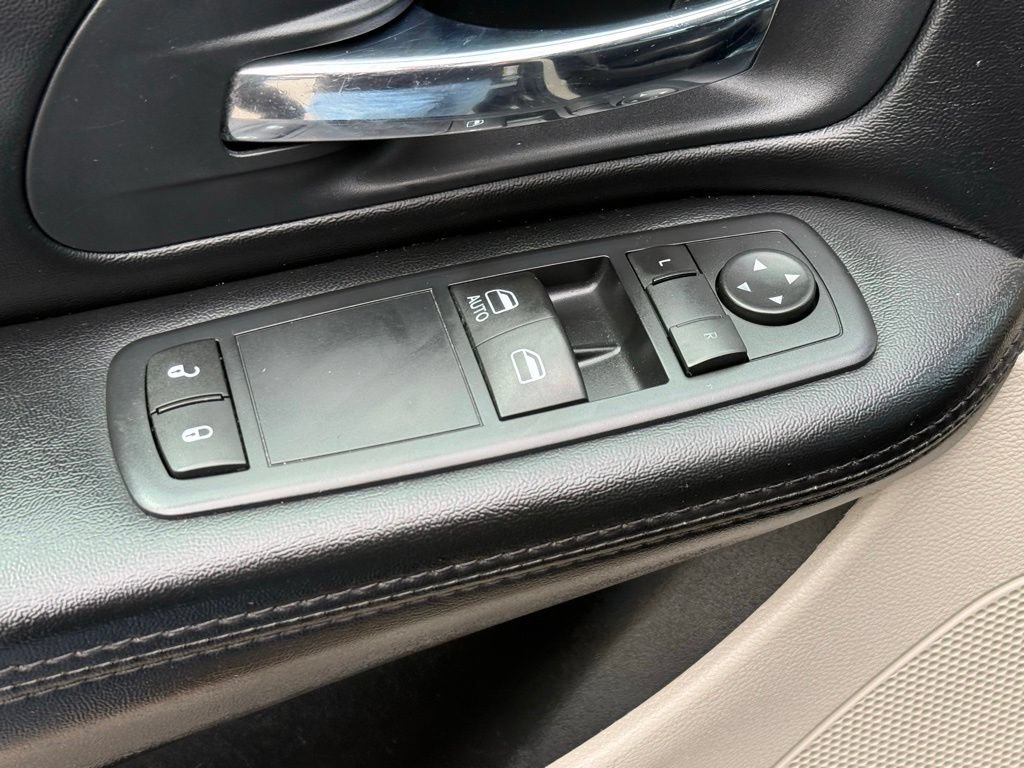 Used 2016 Dodge Grand Caravan SE w/ Quick Order Package 29E SE FWD image 16