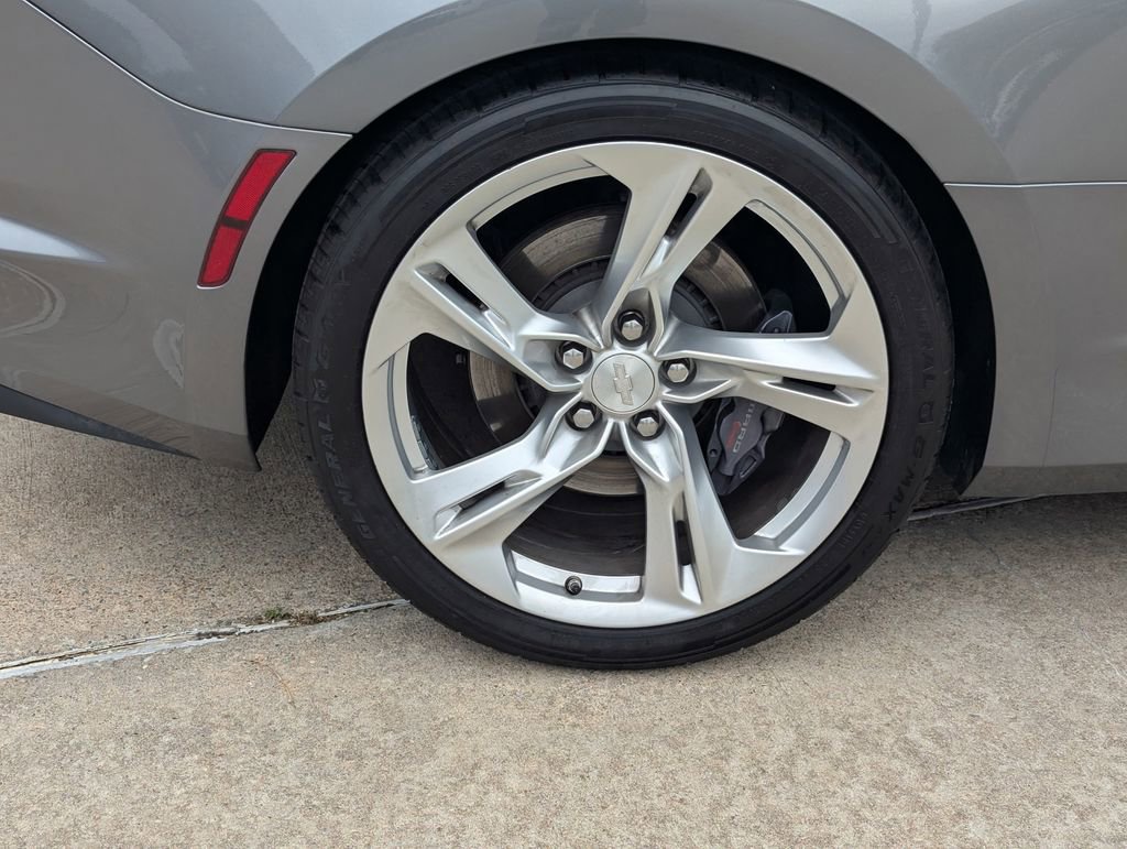 Used 2021 Chevrolet Camaro SS RWD image 3