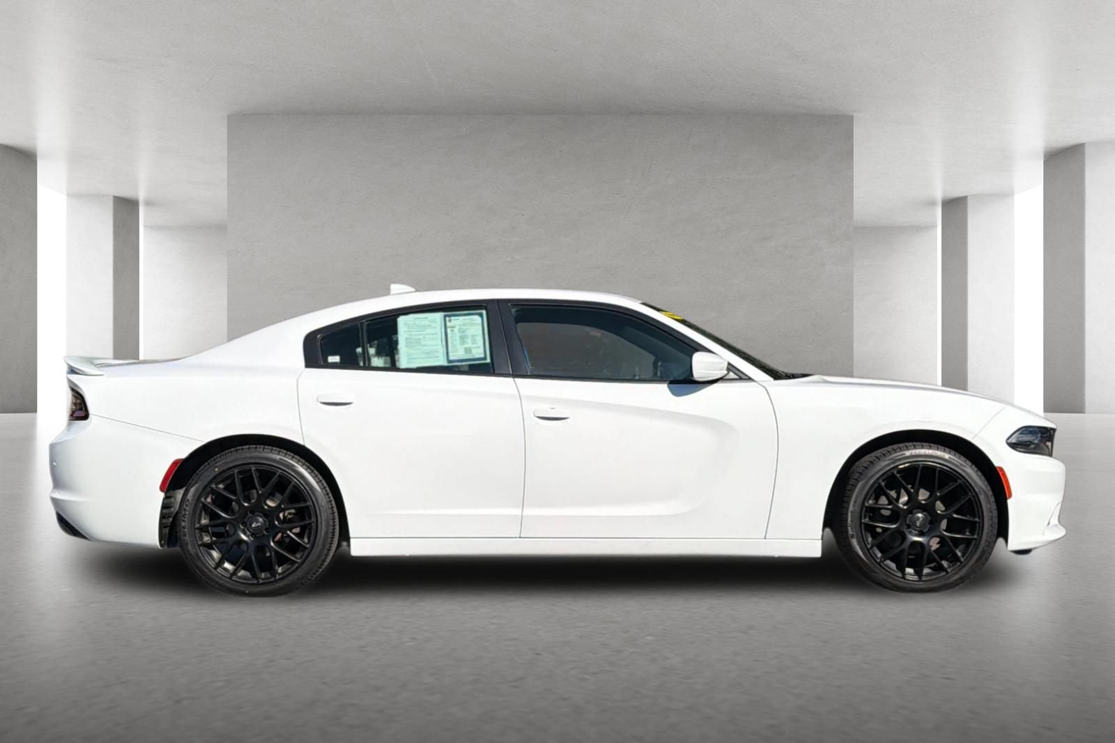 Used 2018 Dodge Charger SXT Plus RWD image 3