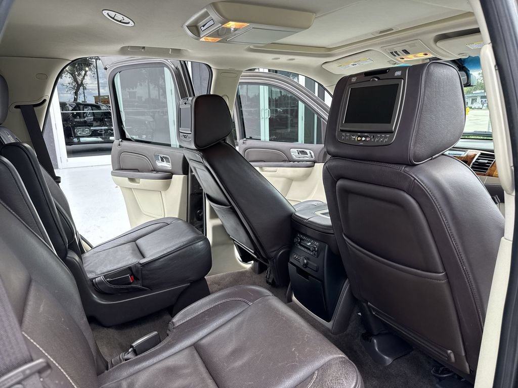 Used 2013 Cadillac Escalade Platinum RWD image 33