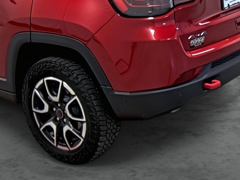 Used 2025 Jeep Compass Trailhawk w/ Trailhawk Elite Group AWD/4WD image 9