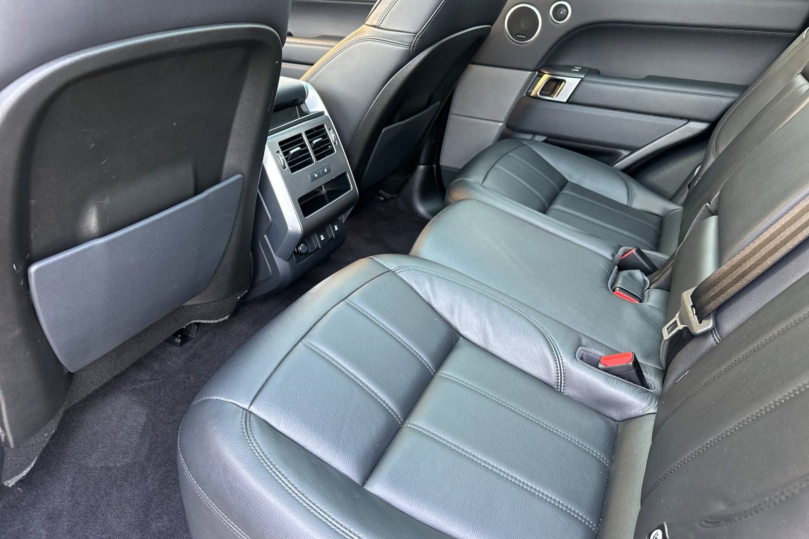 Used 2018 Land Rover Range Rover Sport SE image 14